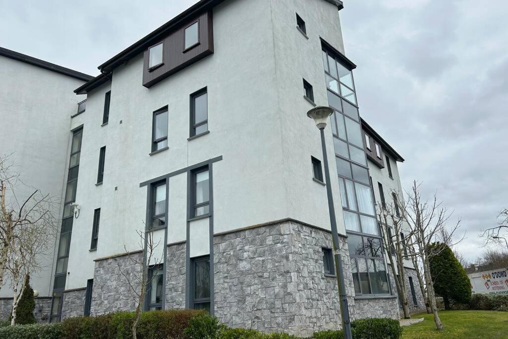 Entire Apartment , Centre Carrick-On-Shannon Экстерьер фото