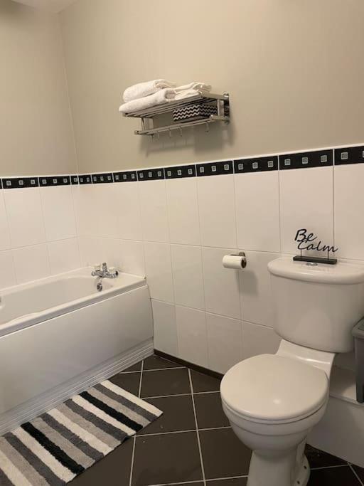 Entire Apartment , Centre Carrick-On-Shannon Экстерьер фото