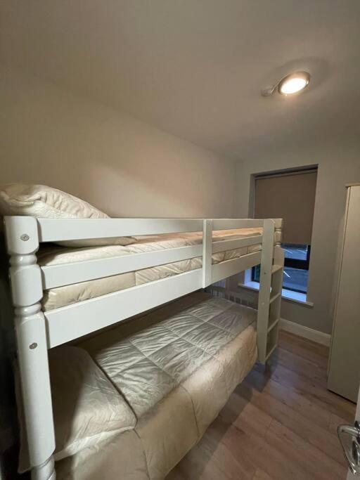 Entire Apartment , Centre Carrick-On-Shannon Экстерьер фото
