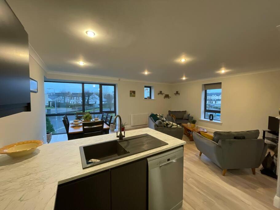 Entire Apartment , Centre Carrick-On-Shannon Экстерьер фото